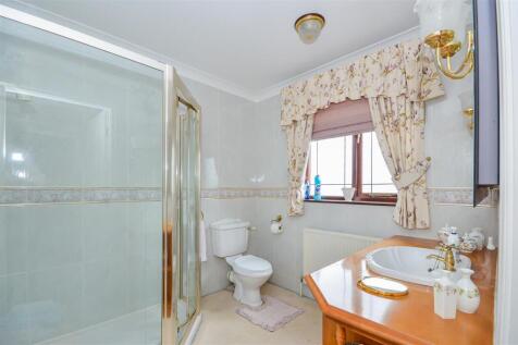 EN SUITE SHOWER ROOM