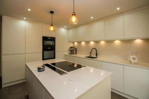 LOUNGE/KITCHEN