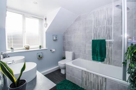 EN SUITE BATHROOM