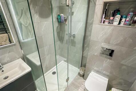 49 Wentcliffe Road shower room (1).jpg