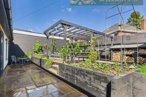 CAM03850G0-PR0132-STILL075.jpg