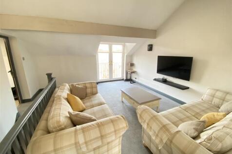 top floor lounge 2.jpeg