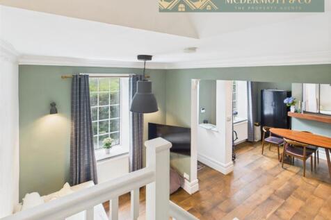 Lounge/Dining area