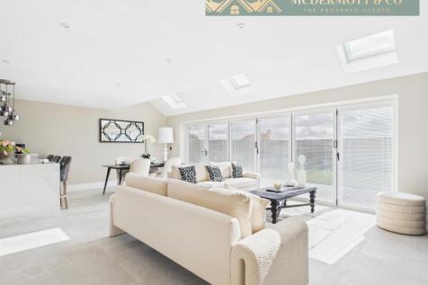 Lounge / Kitchen / Dining