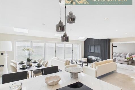 Lounge / Kitchen / Dining