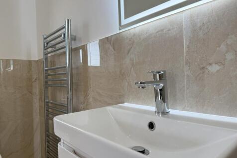 Master Bedroom Bathroom
