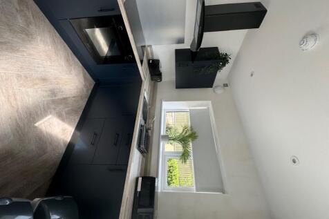 COMMUNAL KITCHEN