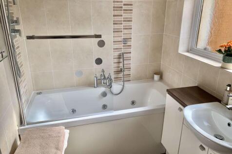 Downstairs Family Bathroom 2