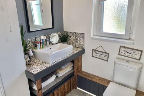 Family Bathroom 2