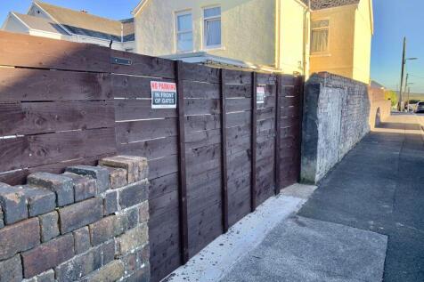 Access gate into the rear garden