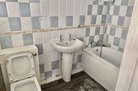 Downstairs Family Bathroom 