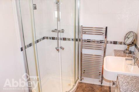 Family Bathroom 2
