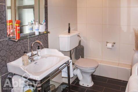 Family Bathroom 2