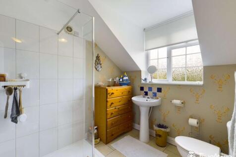 Ensuite to Bed 1