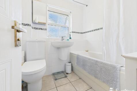 CAM02877G0-PR0074-STILL004