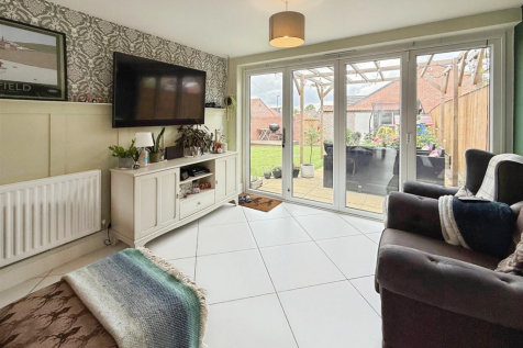 Open plan kitchen/Living area