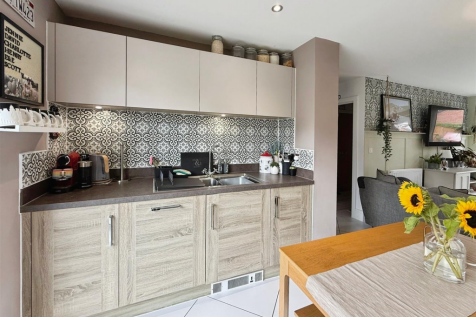 Open plan kitchen/Living area