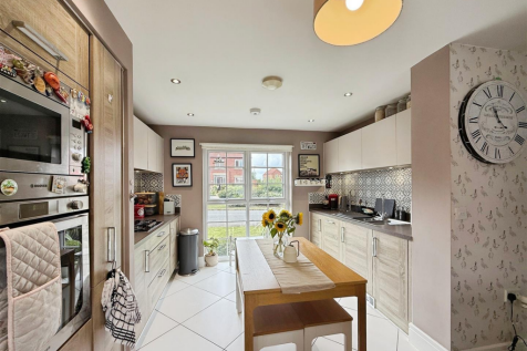 Open plan kitchen/Living area