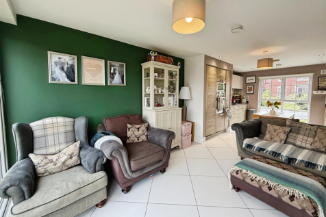 Open plan kitchen/Living area