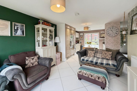 Open plan kitchen/Living area