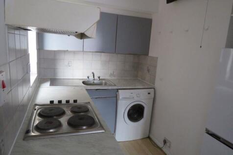 53-hawthorneCrescentKitchenNew.jpg