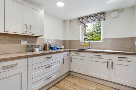 050722-threadneedle-court-kitchen-1.jpg