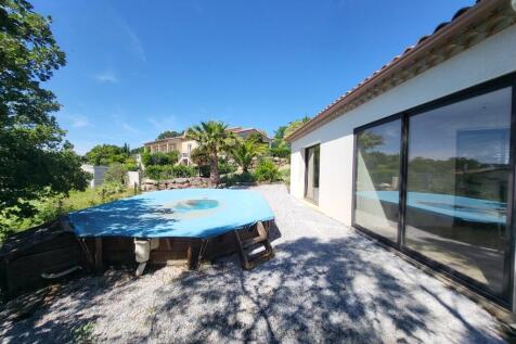 Villa west-facing