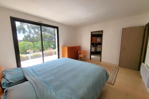 En-suite bedroom