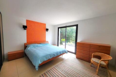 En-suite bedroom