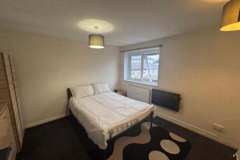 Double Bedroom with Ensuite Bathroom