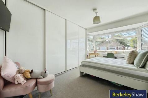 Front bedroom 2