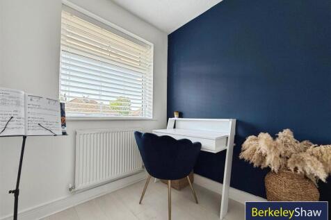Front bedroom 4/study