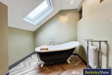 Free standing bath