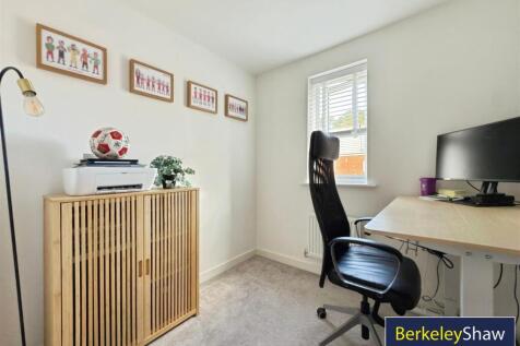 Bedroom 5/ Study