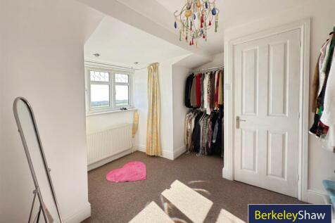 Front bedroom 3