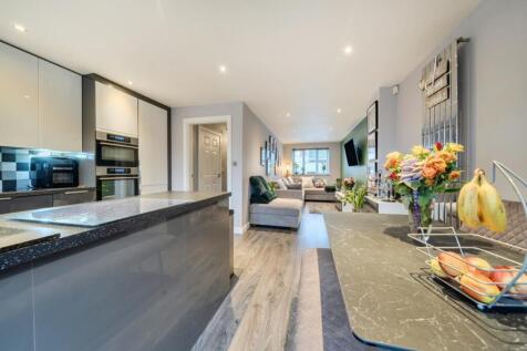 1384972-16-6928c929ef5ae