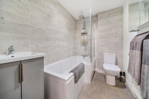 1384972-8-6928c6f042f92