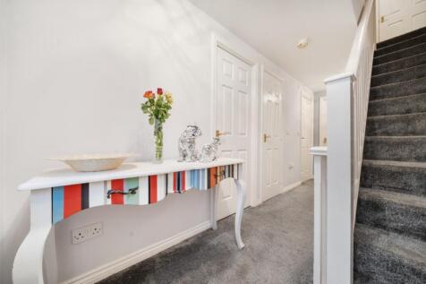 1384972-7-6928c62e4c44e