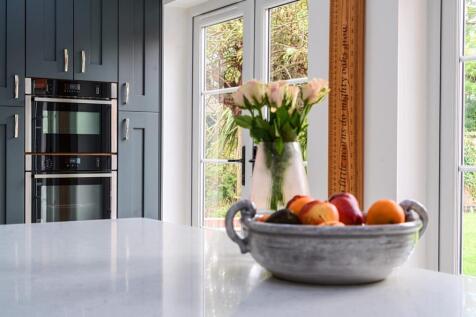 1360380-28-68e93ce80f111-ARW-1