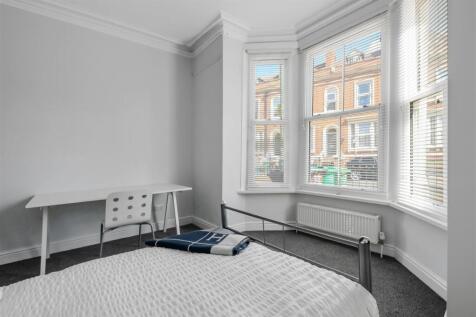 37 Burns St-Hi-8.jpg