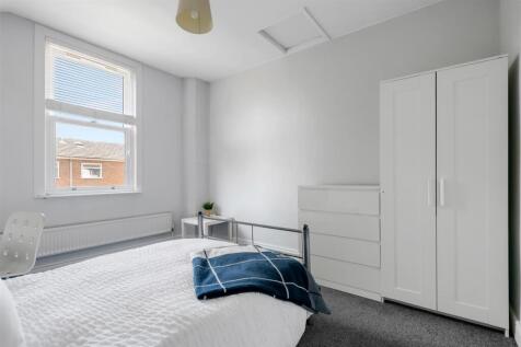 37 Burns St-Hi-10.jpg