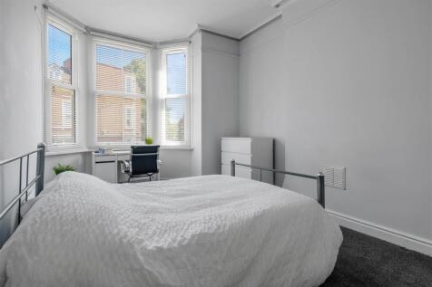 37 Burns St-Hi-13.jpg