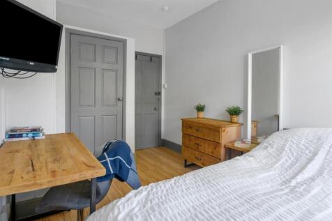 12 Forest Rd East-Hi-15.jpg