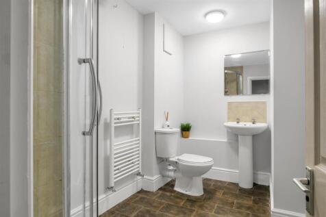 12 Forest Rd East-Hi-23.jpg