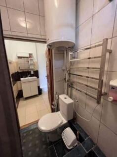 triple-fam room bath
