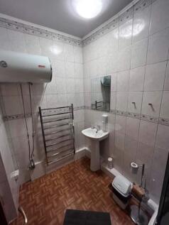 twin bedroom bath