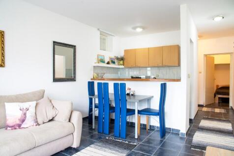 Lounge / Kitchen