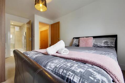 04 Bedroom One C.jpg