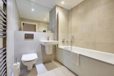 09 Bathroom.jpg