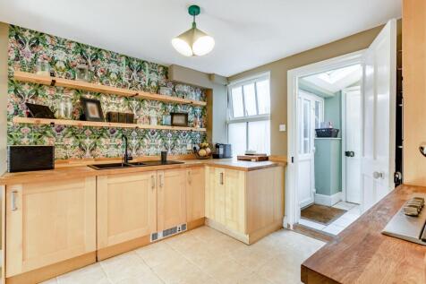 Kitchen &amp; Dining Area
